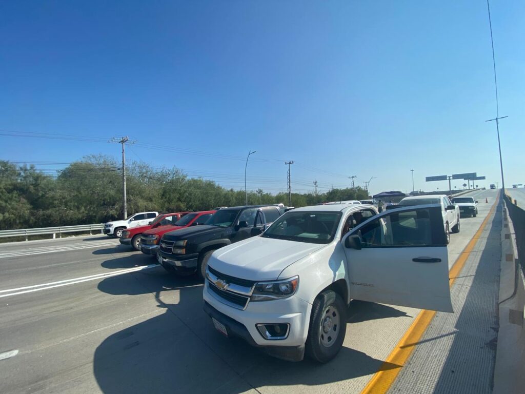 Line of pickup trucks stopped on the approach to the Reynosa-Pharr International Bridge, blocking access during farmer protests.