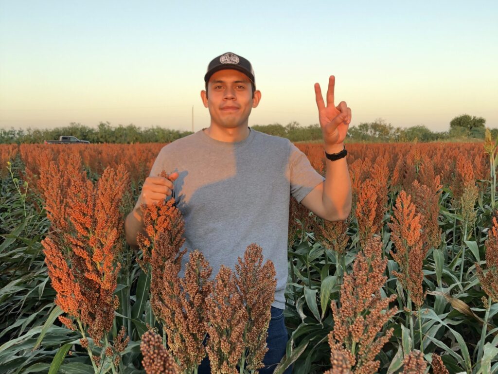 Portrait of José Luis Pérez Miranda wearing a white cowboy hat.