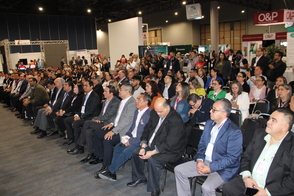 Audience of business, government, and industry representatives seated during the opening ceremony of the 2025 Foro Index Reynosa.