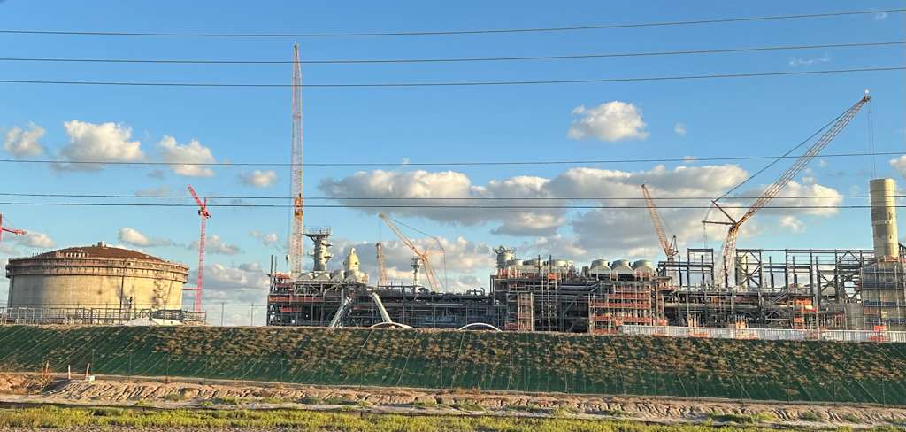 With billions in new deals, Brownsville’s LNG terminal races toward global scale