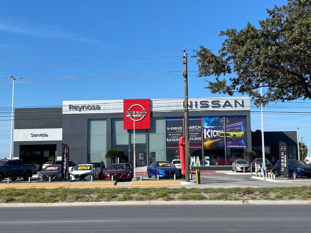 Vista exterior del concesionario Nissan de Reynosa, Tamaulipas, en el año 2025.