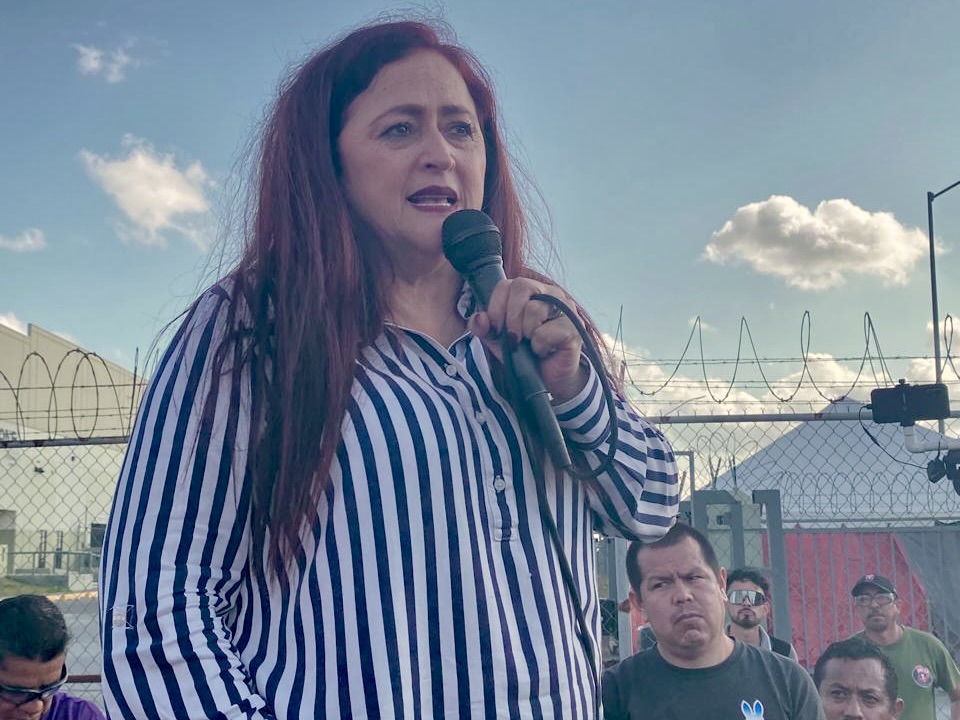 Susana Prieto speaking to workers at an assembly in Matamoros about legal actions related to the Tridonex shutdown.