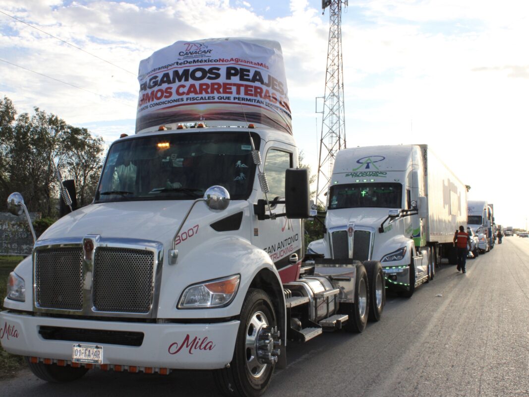 Reynosa truckers protest highway robberies, extortion and rising costs